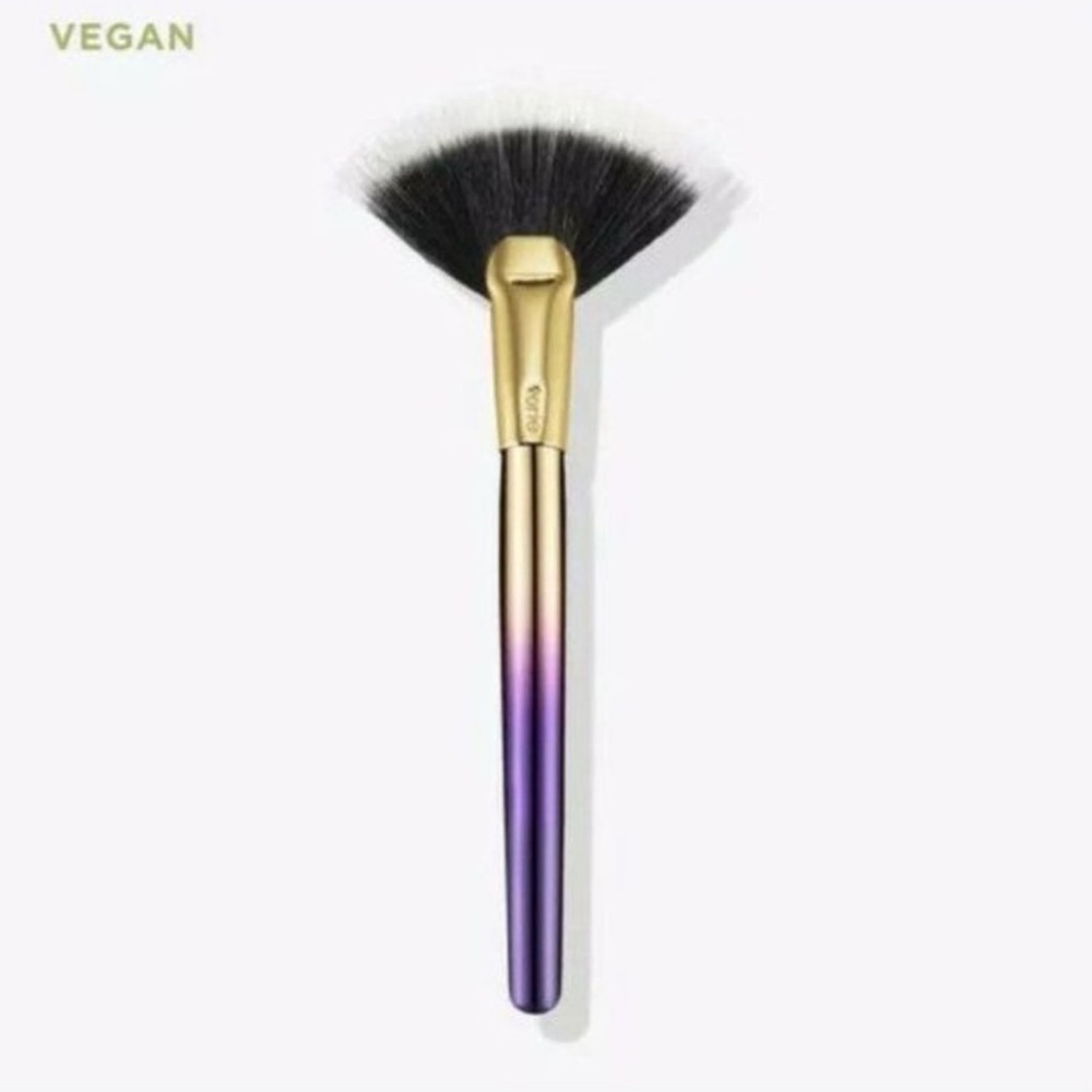 TARTE Rainforest of the Sea Highlighting Fan Brush NWT FULL SZ Vegan